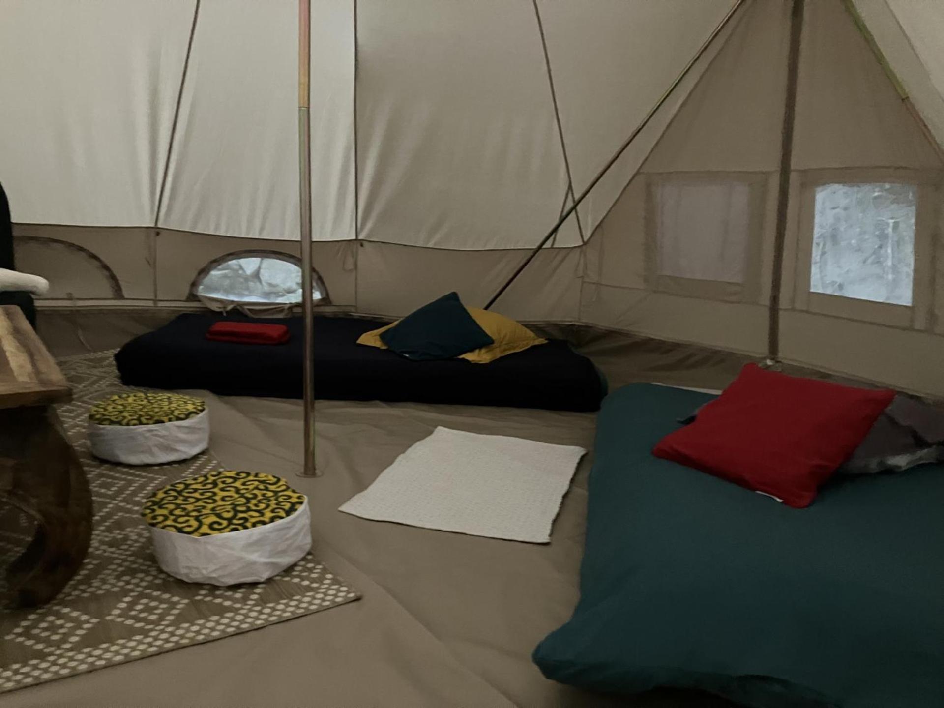 Grande Tente Tipi En Pleine Foret Burzet Buitenkant foto
