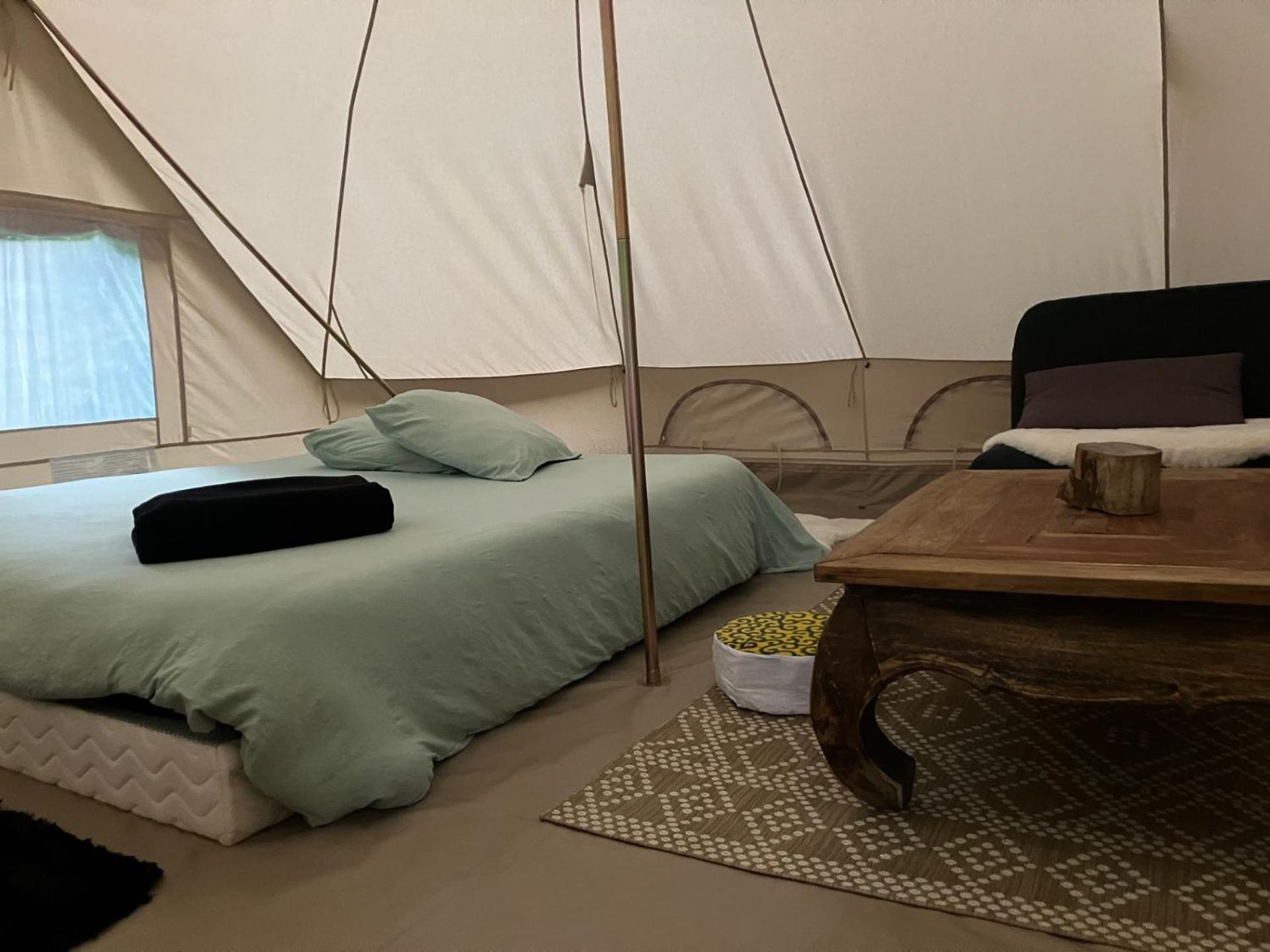 Grande Tente Tipi En Pleine Foret Burzet Buitenkant foto